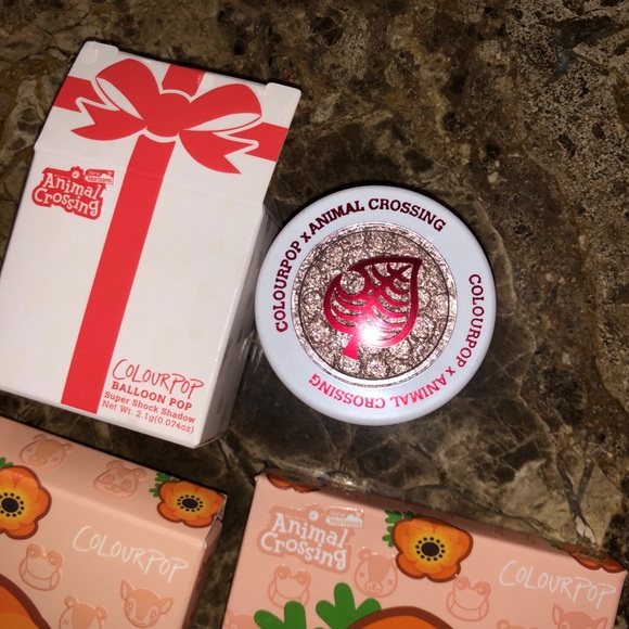 BNIB ANIMAL CROSSING x COLOURPOP Full Makeup Collection + Stickers ! - Picture 14 of 16